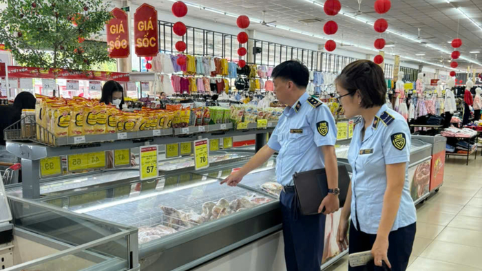 Chủ động kiểm soát thị trường, đảm bảo nguồn cung hàng hóa thiết yếu ứng phó bão số 3 WIPHA